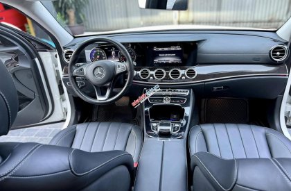 Mercedes-Benz E250 2017 - Xe màu trắng nội thất đen