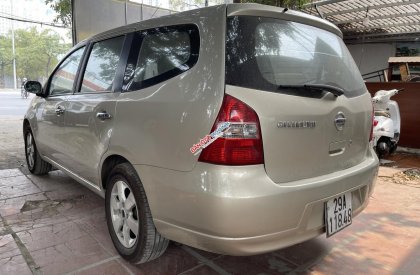 Nissan Livina 2011 - Màu bạc, giá cực tốt