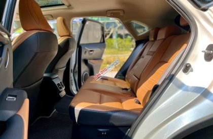 Lexus NX 300 2019 - Xe mới 95%, giá chỉ 1 tỷ 950tr