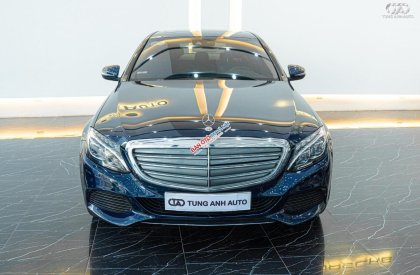 Mercedes-Benz C 250 2017 - Màu xanh lam