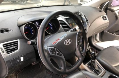 Hyundai Elantra 2015 - Màu bạc, nhập khẩu nguyên chiếc