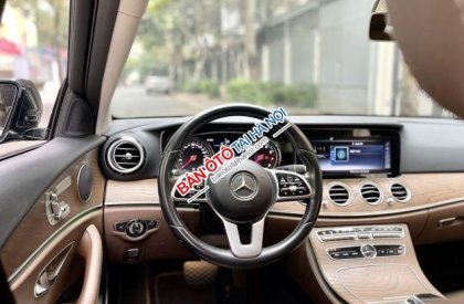 Mercedes-Benz E200 2019 - Xe cực đẹp, tên công ty xuất hoá đơn cao