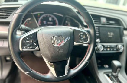 Honda Civic 2019 - Màu trắng, giá chỉ 645 triệu