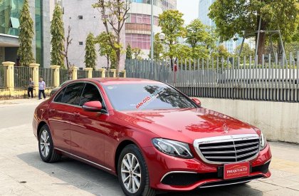 Mercedes-Benz E200 2019 - Màu đỏ, biển HN