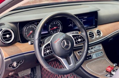 Mercedes-Benz E200 2019 - Màu đỏ, biển HN