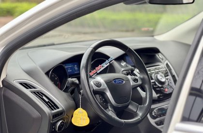 Ford Focus 2014 - Cần bán xe màu trắng