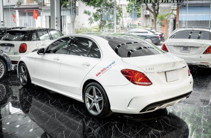 Mercedes-Benz C300 2015 - Xe màu trắng