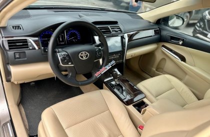 Toyota Camry 2016 - Màu vàng cát, nội thất kem