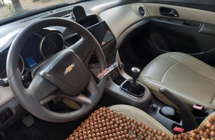 Chevrolet Cruze 2011 - Gia đình viên chức không sử dụng nên bán Cruze đời 2011 số sàn, xe còn mới đẹp, chưa đâm đụng va quệt bao giờ