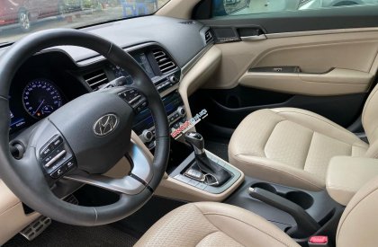 Hyundai Elantra 2019 - Giá 49x bản full kịch, bản mới, phom mới - Xe 1 chủ, lốp theo xe còn 5 quả