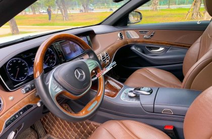 Mercedes-Benz 2016 - Ngoại thất trắng, nội thất nâu