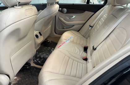 Mercedes-Benz C200 2019 - Xe đen/kem, biển Sài Gòn