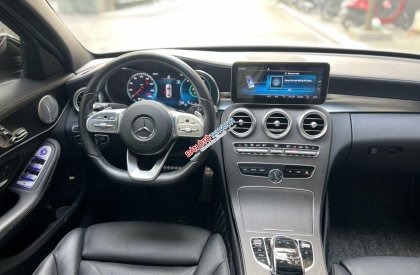 Mercedes-Benz C300 2021 - Màu trắng, nội thất đen