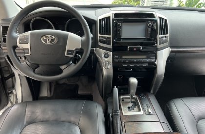 Toyota Land Cruiser VX 2015 - Toyota Landcruiser VX 4.6V8 Màu Bạc nội thất đen 2015