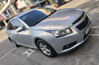 Chevrolet Cruze 2011 - Em bán thu hồi vốn Chevrolet Cruze SX 2011 xe đẹp