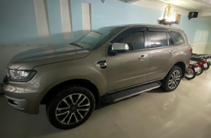 Ford Everest 2018 - CHÍNH CHỦ CẦN BÁN XE FORD EVEREST 7 CHỖ TITANIUM 2018