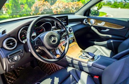 Mercedes-Benz GLC 250 2018 - Xe đẹp, biển tỉnh một chủ từ đầu
