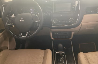 Mitsubishi Outlander 2018 - Bán xe Outlander sx 2018 bản premium 2.4 hai cầu