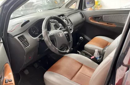 Toyota Innova 2014 - Cần bán chiếc xe Innova 2014 giá : 239tr .