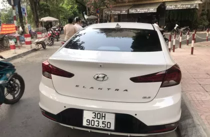 Hyundai Elantra 2021 - Chính chủ cần bán : HUYNDAI-ELANTRA 1.6 AT sx 2021 màu Trắng.