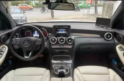 Mercedes-Benz GLC 200 2019 - CẦN BÁN NHANH Mercedes GLC200 Màu Trắng sản xuất 2019.