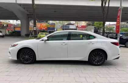 Lexus ES 250 2018 - Bán Lexus ES250 Model và đăng ký 2018, 1 chủ từ mới, xe siêu đẹp.