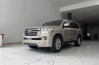 Toyota Land Cruiser LC200 2016 - Bán xe Toyota Landcruiser LC200 vàng cát xe sản xuất năm 2016 lịch sử bảo dưỡng hãng đầy đủ,