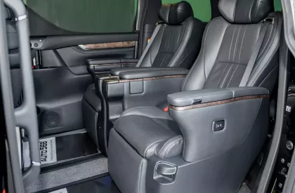 Toyota Alphard 2022 - Cần bán lại xe Toyota Alphard 2022, màu đen, nhập khẩu