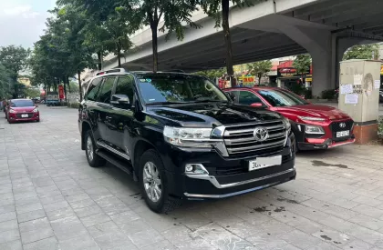 Toyota Land Cruiser LC200 2016 - Bán Toyota Land Cruiser LC200 ( VX 4.6V8 ) Màu đen nội thất kem. Năm sản xuất 2016 xe đăng ký cá nhân sử dụng