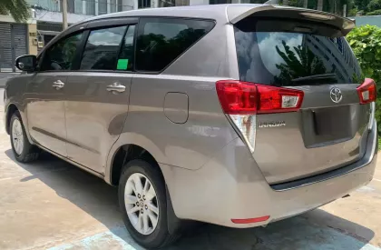 Toyota Innova 2.0E 2020 - TOYOTA INNOVA 2.0E 2020 gia đình sử dụng kỹ bảo dưỡng hãng.