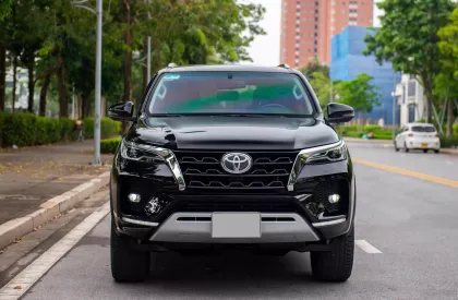 Toyota Fortuner V 2021 - Cần bán Toyota Fortuner V 2021, màu đen, xe nhập, 965 triệu