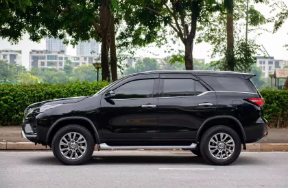 Toyota Fortuner V 2021 - Cần bán Toyota Fortuner V 2021, màu đen, xe nhập, 965 triệu