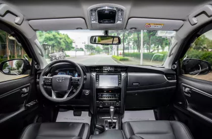 Toyota Fortuner V 2021 - Cần bán Toyota Fortuner V 2021, màu đen, xe nhập, 965 triệu