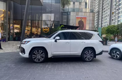 Lexus LX 600 7 chỗ  2023 - Bán Lexus LX600 7 chỗ, sản xuất 2023, lăn bánh 6 ngàn KM, mới 99,99%