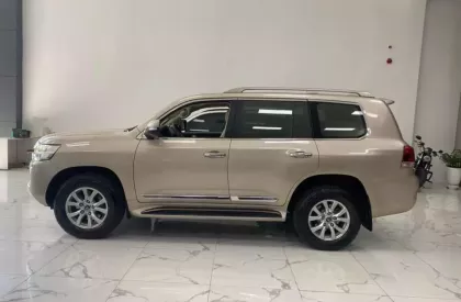 Toyota Land Cruiser 4.6 V8 2016 - Land Cruiser 4.6V8 2016, đăng ký tên tư nhân, xe 1 chủ, xe cực đẹp.