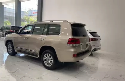 Toyota Land Cruiser 4.6 V8 2016 - Land Cruiser 4.6V8 2016, đăng ký tên tư nhân, xe 1 chủ, xe cực đẹp.