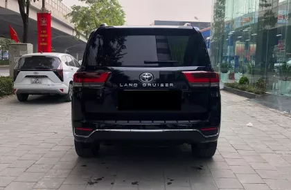 Toyota Land Cruiser LC300 2022 - Bán Land Cruiser LC300 sản xuất 2022, lăn bánh cực ít, xe cực mới.