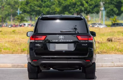 Toyota Land Cruiser LC300 2023 - Xe Toyota Land Cruiser LC300 2023, màu đen, nhập khẩu chính hãng