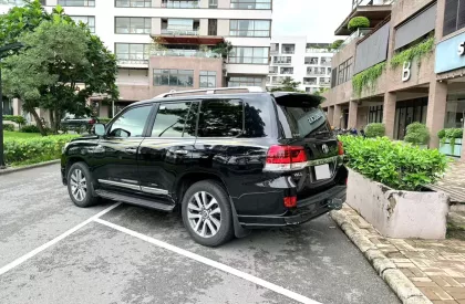 Toyota Land Cruiser 5.7 VXS Trung Đông 2021 - Toyota Land Cruiser VX-S 5.7 nhập Trung Đông, đăng ký cuối 2021, 1 chủ