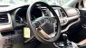 Toyota Highlander LE 2.7 2016 - Cần bán Toyota Highlander LE 2.7 Sx 2016, màu vàng cát, xe nhập Mỹ đã lên full option LH: 0982.84.2838