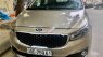 Kia Sedona 2.2L DATH 2017 - Cần bán Kia Sedona 2.2L DATH sản xuất năm 2017, màu vàng, giá tốt