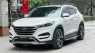 Hyundai Tucson 1.6 Turbo 2018 - Bán xe Hyundai Tucson 1.6 Turbo đời 2018, màu trắng, xe đẹp đi gia đình