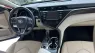 Toyota Camry 2.0G 2020 - Em bán xe Toyota Camry 2.0G sản xuất năm 2020 màu đen nội thất kem